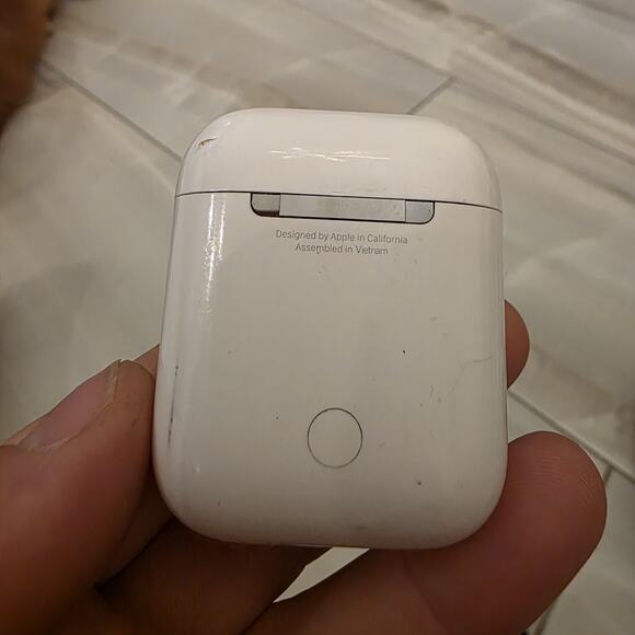 Apple AirPods 2nd Generation with Wireless Charging Case - White + Case Only - Picture 2 of 12